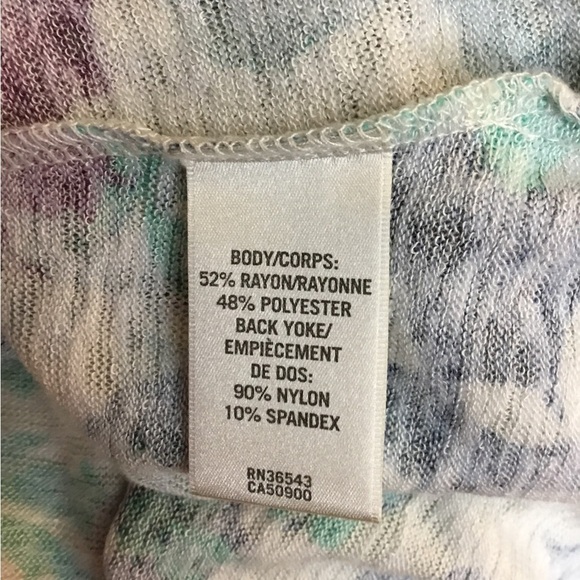 Vanheusen Medium three quarter sleeve lighter weight rounded hem top - Picture 5 of 13